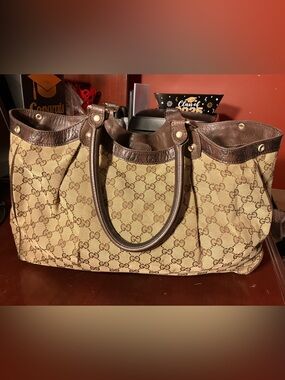 GUCCI Sukey  GUCCI GUCCISSIMA 211944 Medium Leather Tote Handbag Ivory with Gold